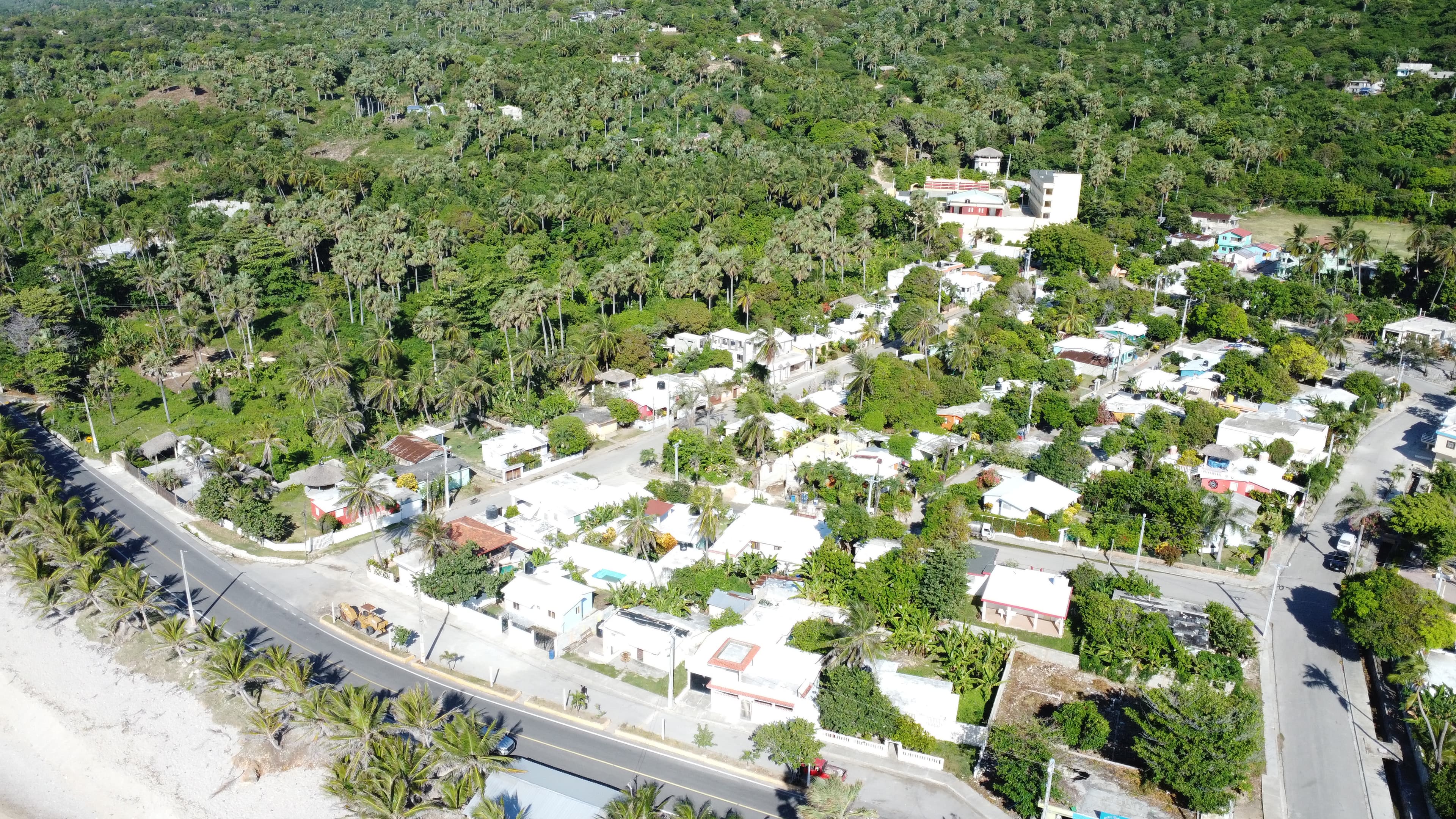 TERRENO CON VOCACION TURISTICA EN LA CARRETERA PARAISO LOS PATOS, BARAHONA REPUBLICA DOMINICANA